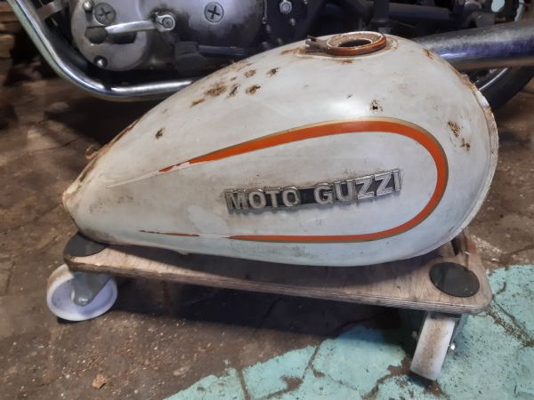 Moto Guzzi Tank 